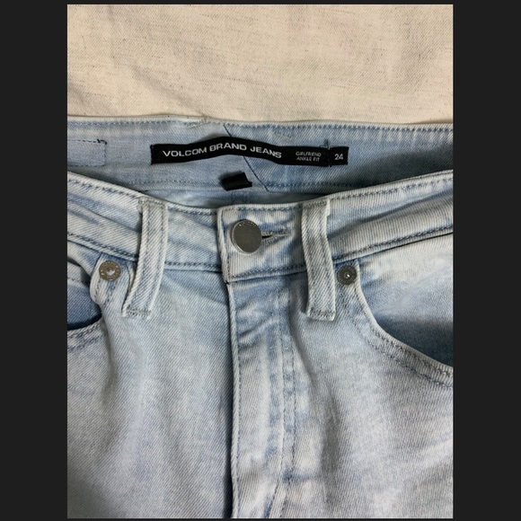 Volcom Jeans - Picture 2 of 4